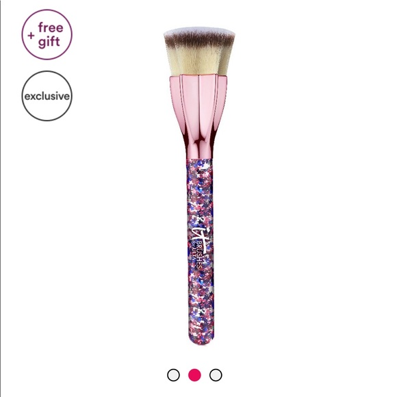 It Cosmetics LTE Star Foundation Brush - Picture 3 of 8